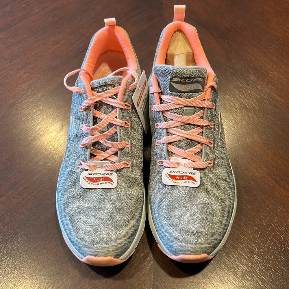 NWT Sketchers Arch-Fit